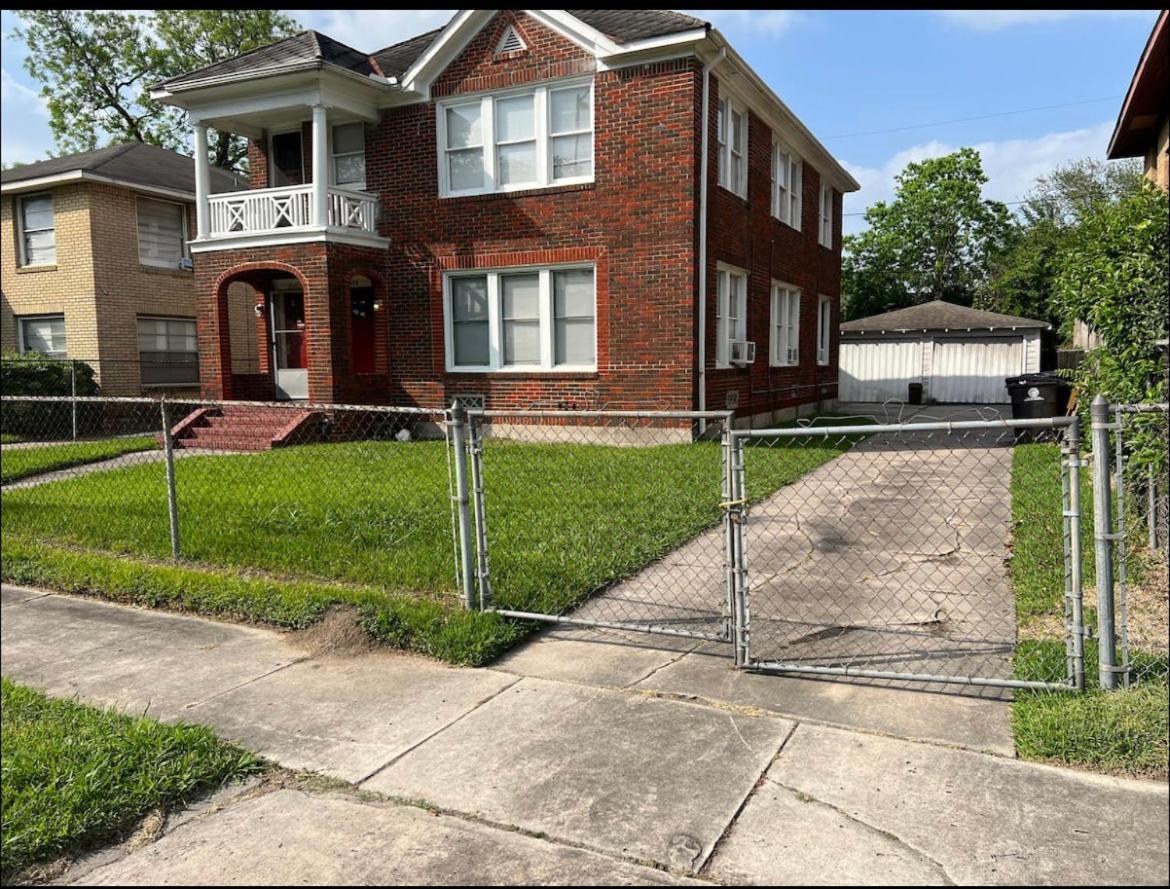 2Nd Level Duplex, Downtown Houston Near Toyota Center, Smoking Allowed On Balcony! Exterior foto